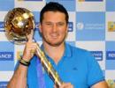 Graeme Smith receives ICC Test Championship mace