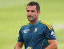 Dean Elgar replaces Graeme Smith in list of contracted players