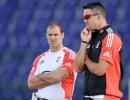 I'd like to hug Strauss and patch up: Pietersen