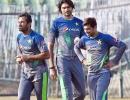 After tearful apology, Pakistan players accept Amir