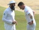 Steyn to have scan on shoulder injury