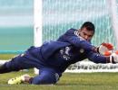 Manchester United sign Argentina keeper Romero