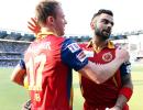 Villiers, Kohli make merry on Mumbai's off day on the field