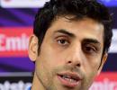 Nehra trolled for 'using old Nokia phone'