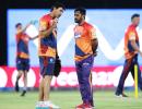 Fleming backs under-fire Dhoni despite Pune's sorry campaign