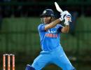 Dhoni set for 300 as India aim to continue winning run