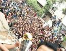 Pak captain Sarfraz Ahmed swarmed by fans as he gets hero's welcome