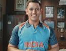 Have you seen anything this cute?MS Dhoni #ProudlyIndian!