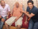 Tendulkar seeks coach Achrekar's blessings on 'Guru Purnima'