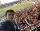 Dada's selfie with Eden Gardens' fans rules the internet