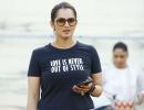 Sania Mirza aces a handstand like a pro