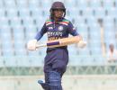 Mithali completes 10,000 runs; cricketers laud her