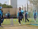 T20 World Cup: Dhoni gives throwdowns to India batters