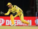 Revealed! Dhoni continues to play despite knee injury