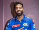 It's Official! Hardik rejoins MI; Green moves to RCB