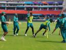 Pakistan cricket team overwhelmed by Indian fans' love