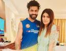 Jadeja Salutes His Wife!