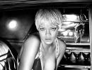 Rihanna in lingerie and more fashion news!