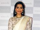 Sonam, Swara give Sari a thumbs up