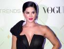 Did Sunny Leone wear a bow to the red carpet?