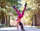 The yoga teacher who makes the handstand look SEXY