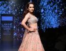 Scorching! Kangana's midriff baring lehenga