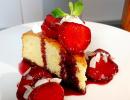 Recipe: Almond cake with strawberries in red wine