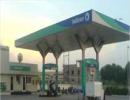 RIL reopens 900 oil stations, selling at PSU rates