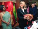 Clinton, Mamata discuss FDI in retail