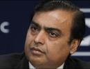 Moody's cuts RIL credit rating to NEGATIVE