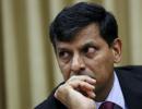 Rajan leaves rates unchanged; asks banks to lower rates