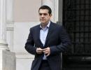 Independent Greeks stay with Tsipras, give limited bailout backing