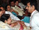 When Sonu Nigam touched Lata Mangeshkar's feet