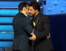 PIX: Salman, Shah Rukh hug at Star Guild Awards