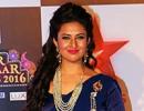 PIX: Divyanka Tripathi, Karan Mehra attend Star Parivaar awards