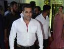 PIX: Salman, Iulia at Baba Siddique's Iftar party