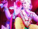 Urmila seeks Ganpati's blessings