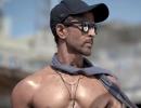 Hrithik shows off his WOW body!