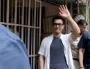 Aamir Steps Out Without His...