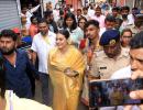 Kajol Seeks Blessings From Lalbaugcha Raja