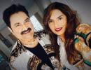 Who's Kumar Sanu Singing With?