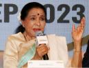 MUST WATCH! Asha Bhosle Sparkles At 90