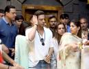 Shah Rukh, Suhana Pray At Sai Baba Temple