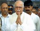 Advani thrashes Cong on Kashmir issue