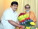 Gadkari meets Thackeray, seeks blessings