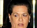 Maharashtra polls: Sonia woos Vidarbha farmers