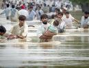 Over 800 killed, lakhs affected by floods in Pak