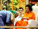 Sarod maestro lights up Sai Baba's 85th birthday