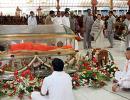 PM, Sonia, Modi pay last respects to Sai Baba