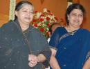 Jayalalithaa revokes estranged aide Sasikala's expulsion